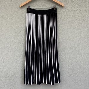 Weekend/Max Mara XS black & white knit midi skirt
